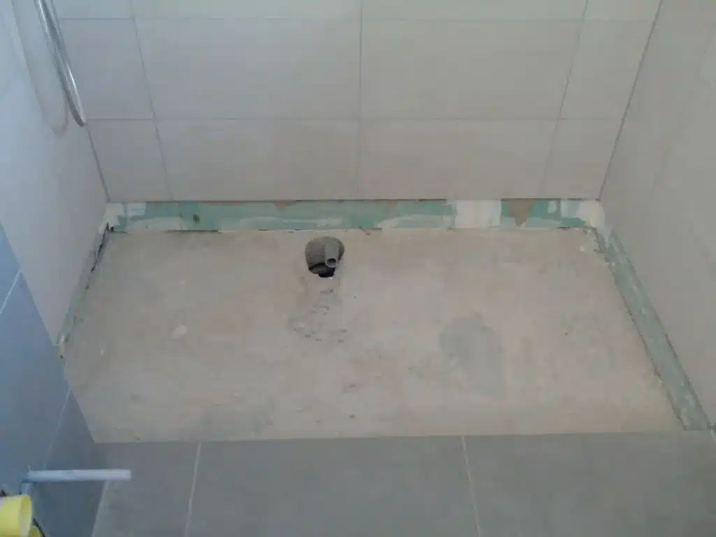 Découvrez notre guide DIY pour rénover votre salle de bain sans compétences en plomberie. Astuces simples et conseils pratiques pour transformer votre espace en toute confiance.
